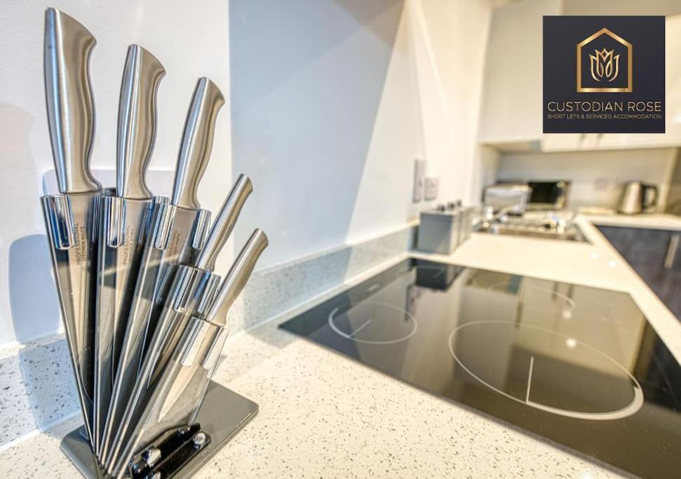 Two Bedroom - Central Peterborough - New Year Discount ภายนอก รูปภาพ